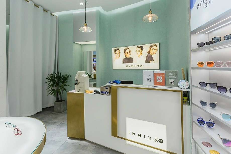 品牌眼镜店装修设计效果图