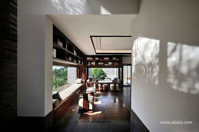 女装店内部结构装修设计