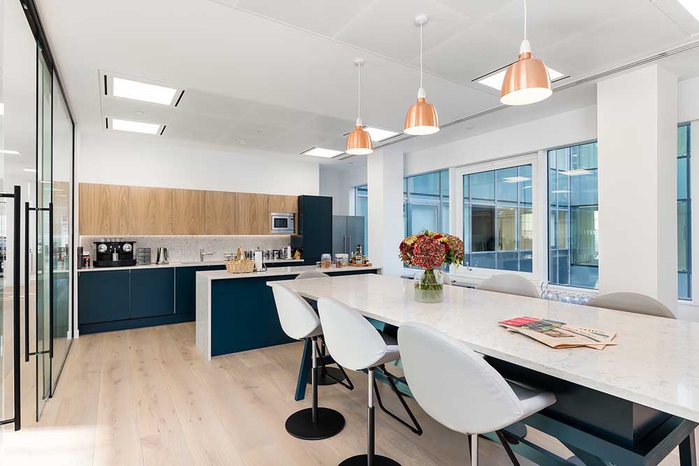 350平投资公司办公室设计装修施工