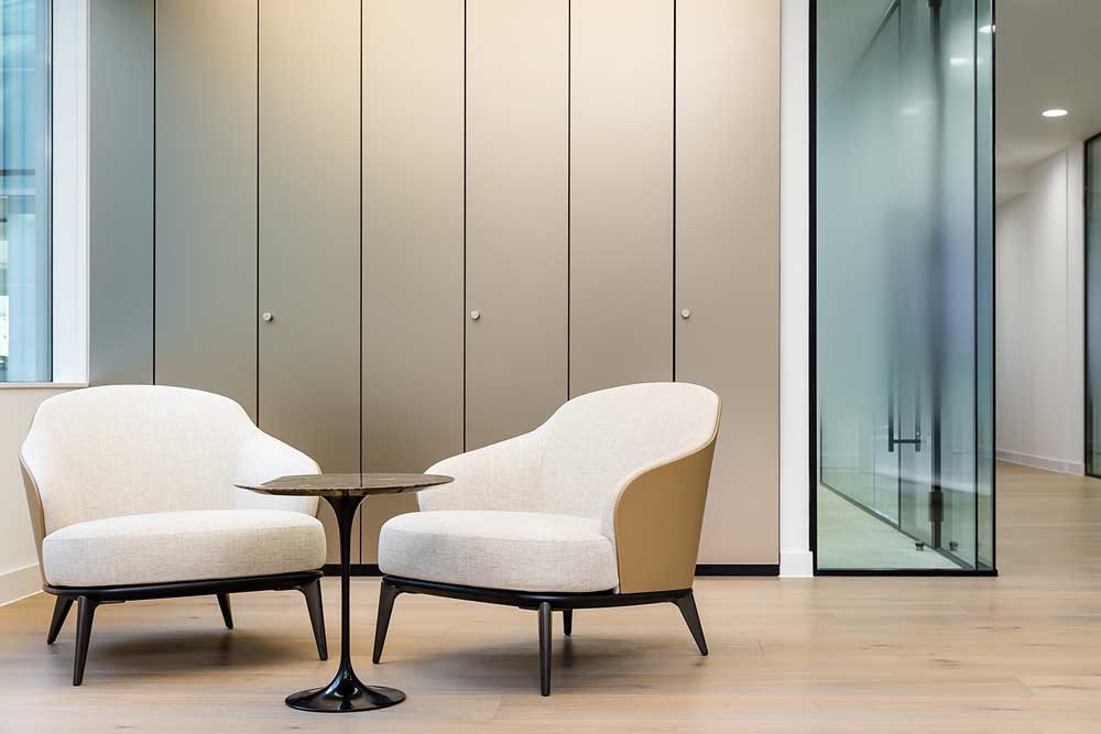 350平投资公司办公室设计装修施工