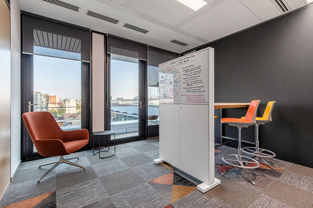 郑州科技公司办公室装潢设计效果图