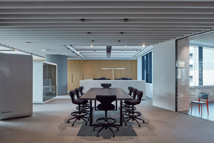 700平米办公室设计装修施工效果图