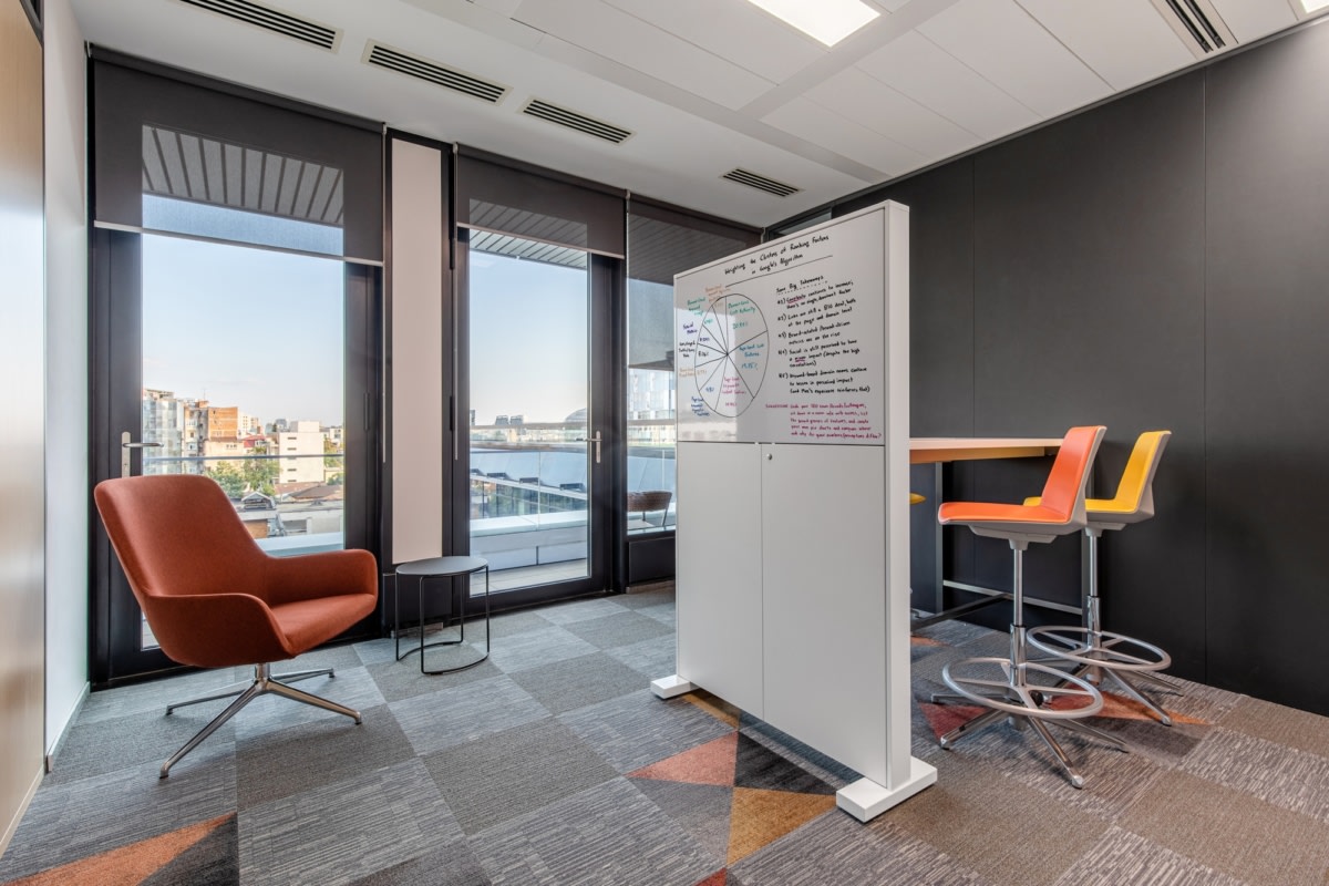 845平米集团分公司办公室装修效果图