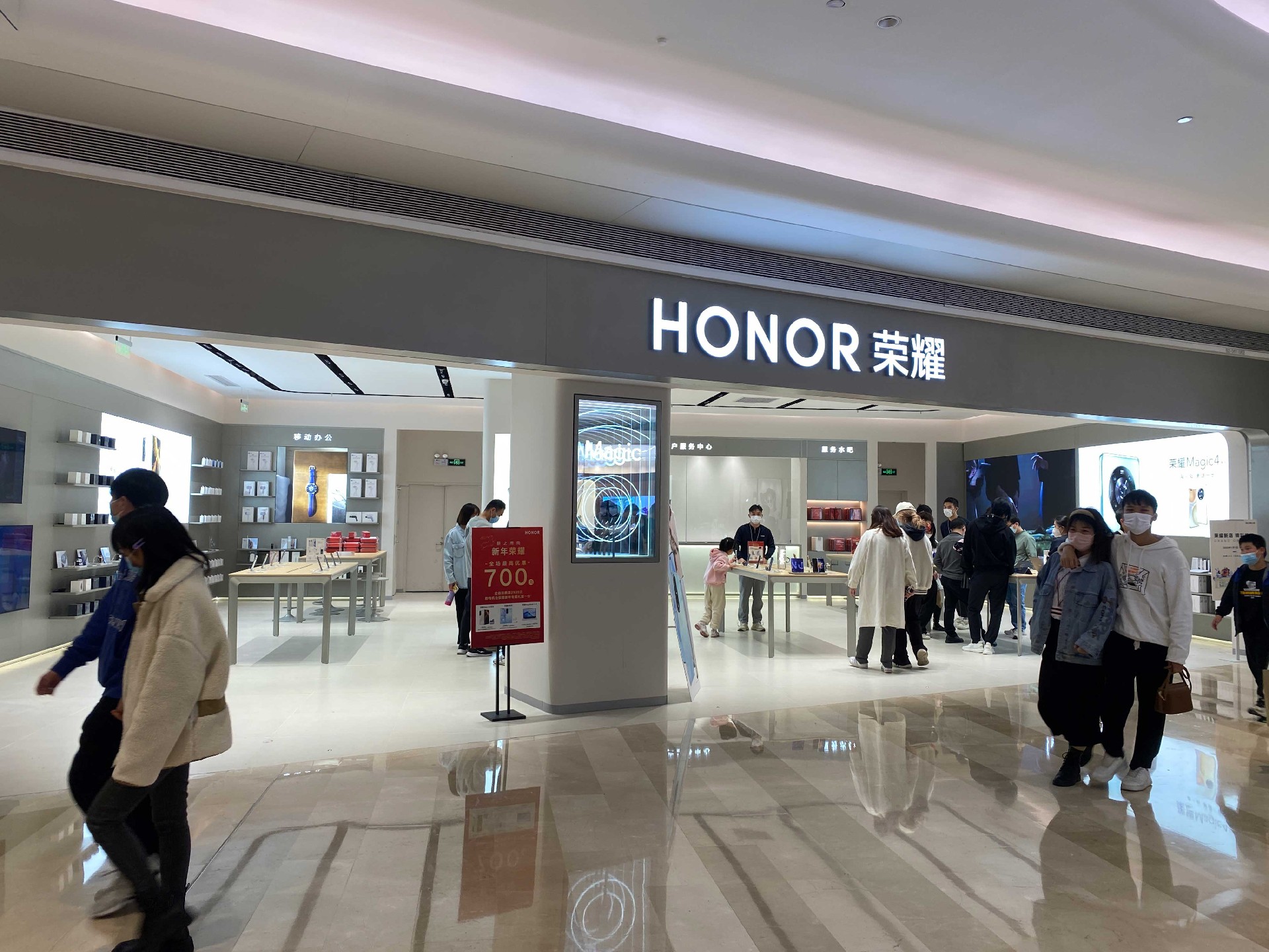 280㎡荣耀手机授权体验店装修实景案例