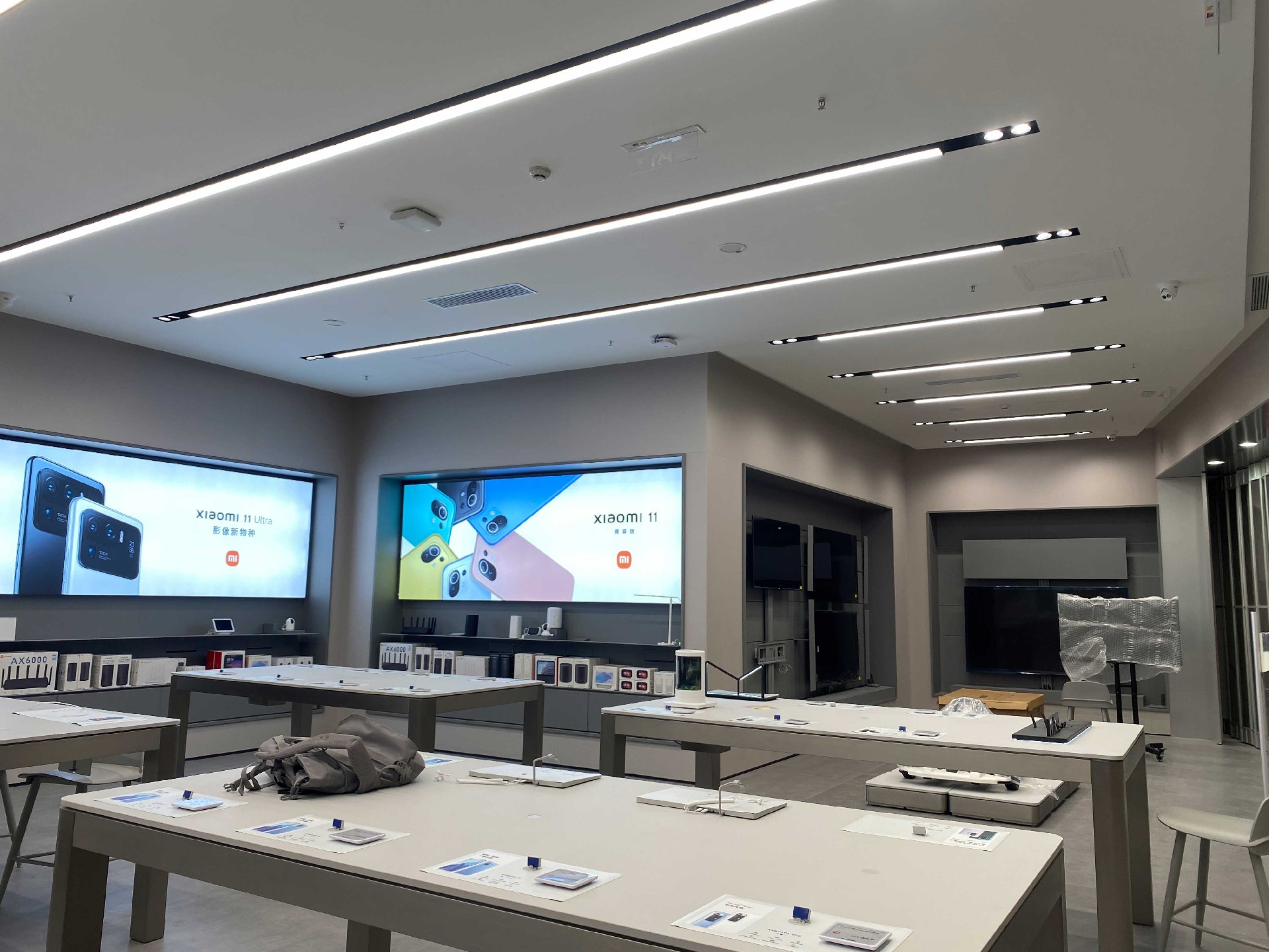240㎡小米手机体验店装修效果图