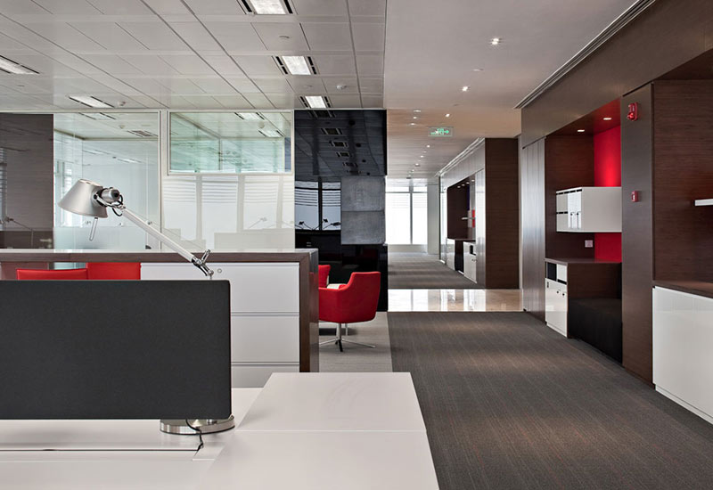 郑州办公室装修设计:办公室隔断的创意使用