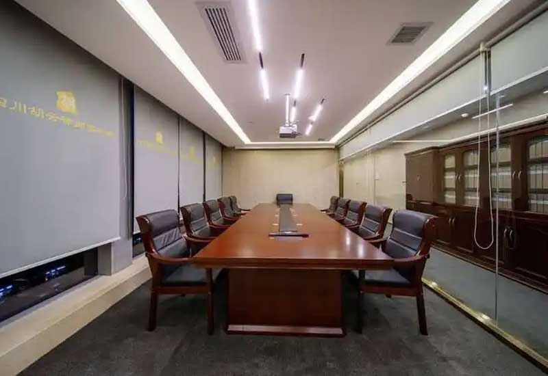 郑州律师事务所装修如何营造专业感？胡桃木+黄铜 