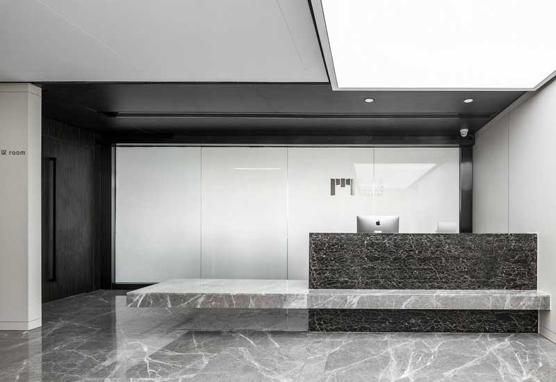 郑州办公室装修施工报价人工费用：工种（电工/瓦工）单价与工期关联