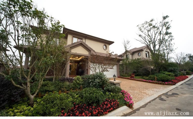 简单自然的新中式风格别墅外观装修效果图